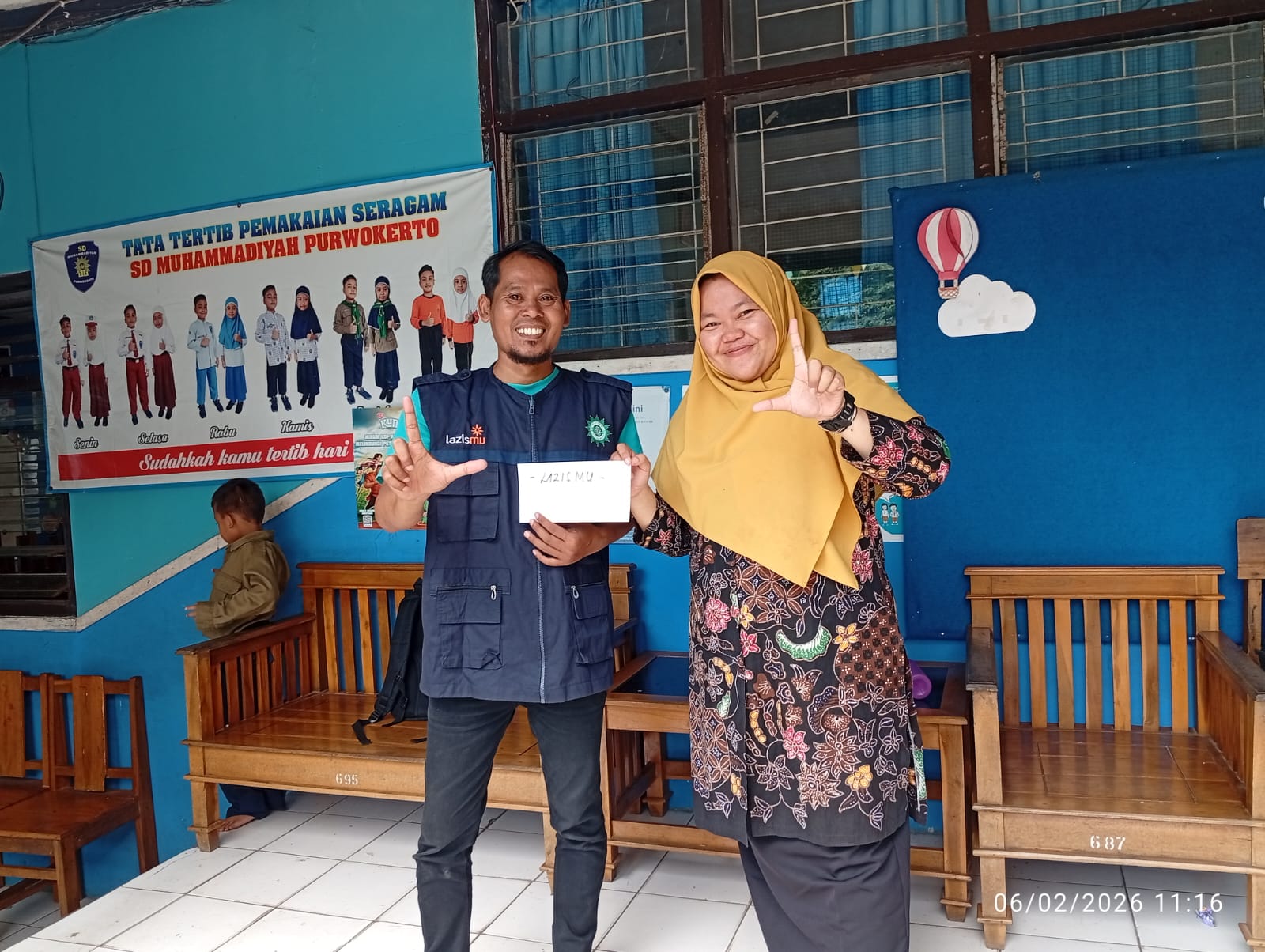 Pentasyarufan Guru dan Beasiswa Mentari SD Muhammadiyah Purwokerto